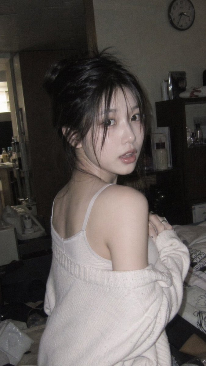 AI image generated from the “Korean Idol 3x3 Grid Portrait” prompt